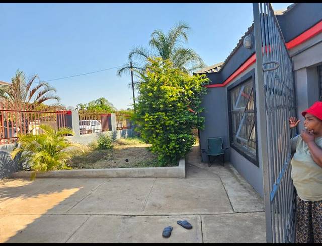 2 BEDROOM HOUSE FOR SALE IN MAKHUVHA